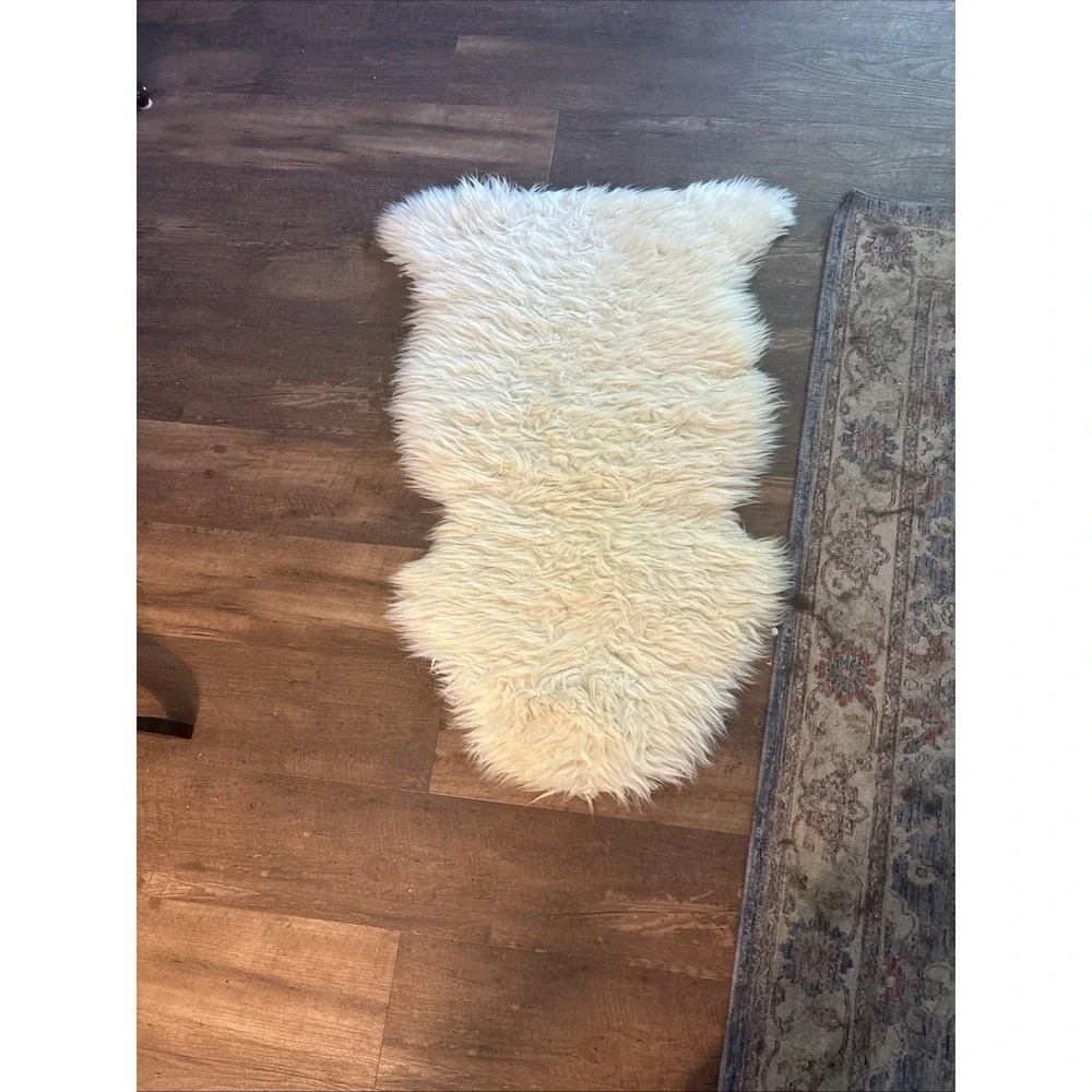 IKEA RENS sheepskin small area rug 35''x24'' off white excellent